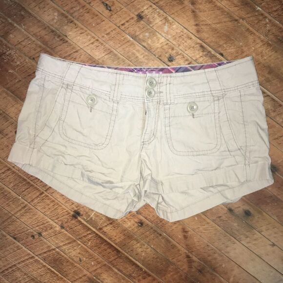 American Eagle khaki shortie shorts, size 6 - Picture 1 of 4